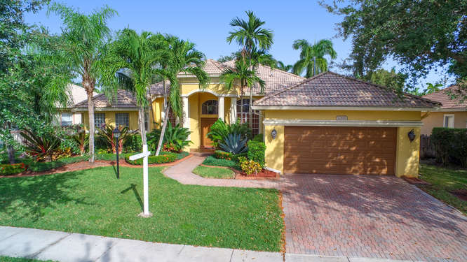 Pembroke Falls Monterey Model Home For Sale