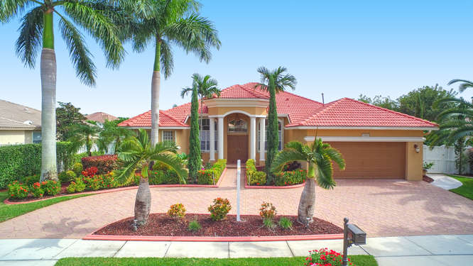 Pembroke Falls Monterey Model Home For Sale